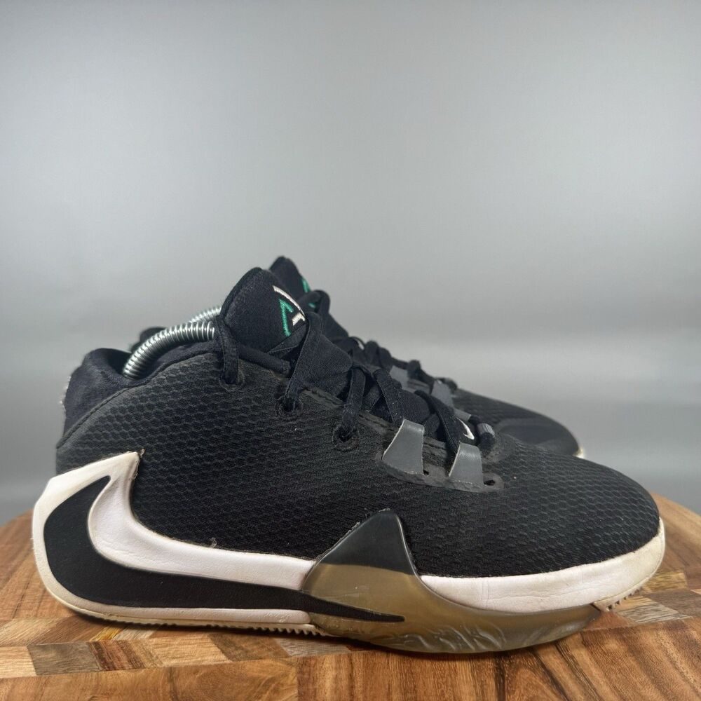 S Nike Giannis Antetokounmpo Boy's‎ Zoom Freak 1 Black/White Size 4Y Basketball